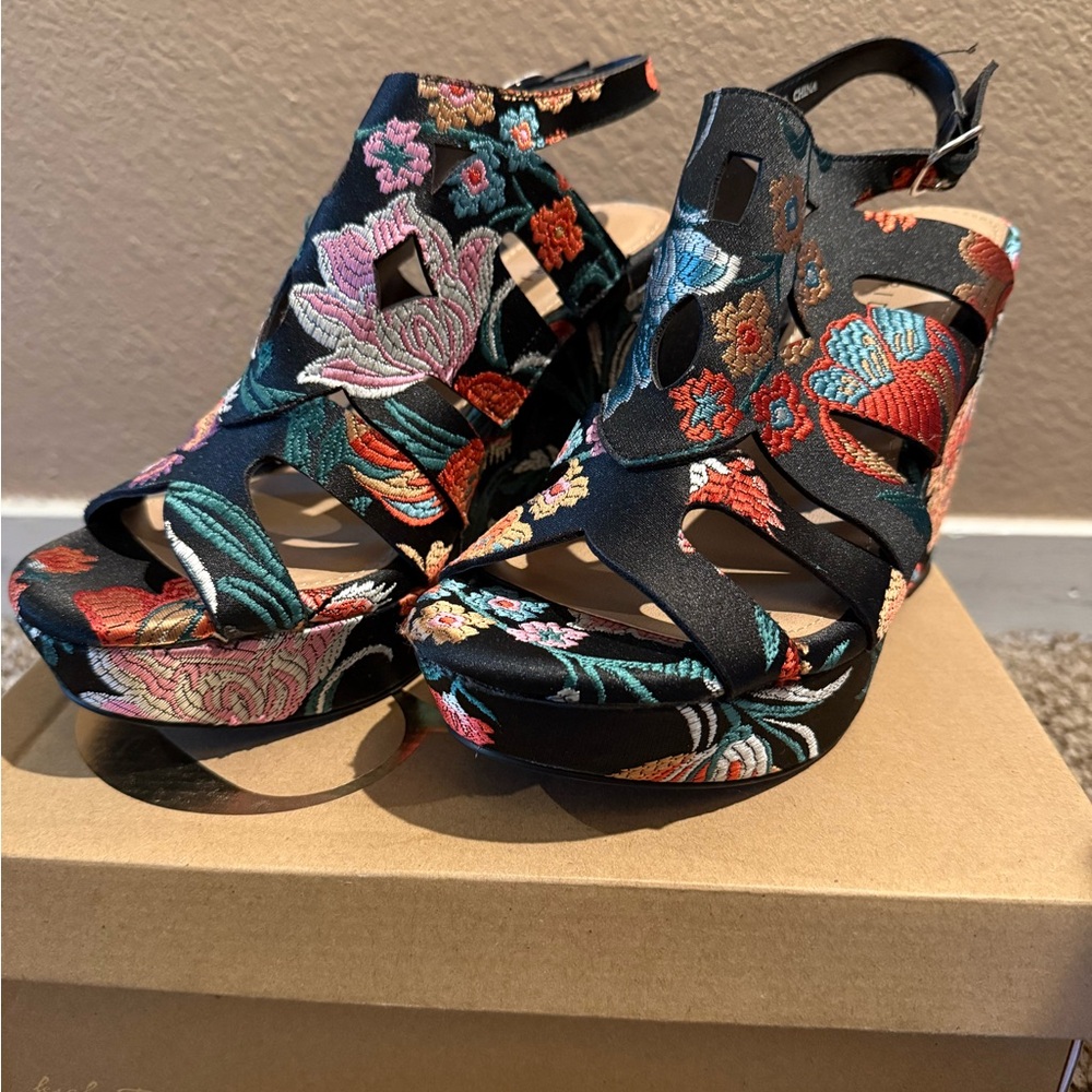 Black Platform Shoes with High Wedge Heel